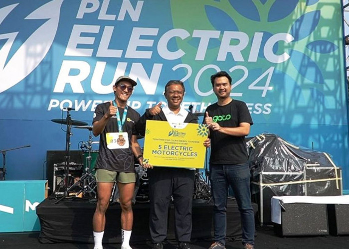 Dalam Rangka Ajang PLN Electric Run 2024, 5 Ojol Prasejahtera Peroleh 5 Unit Motor Listrik