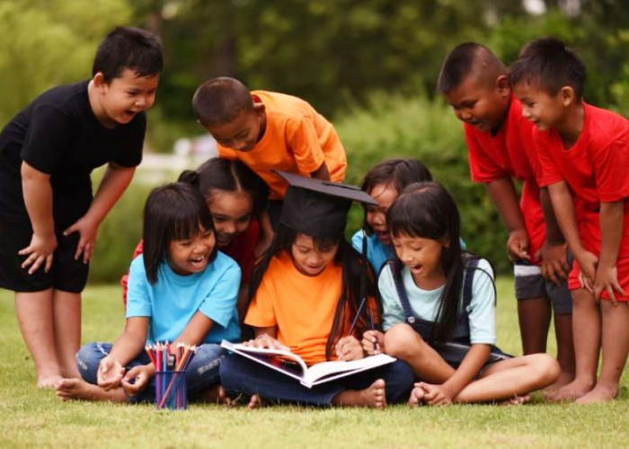 Mengapa Anak Muda Harus Berpendidikan? Simak 3 Fakta Berikut Ini!