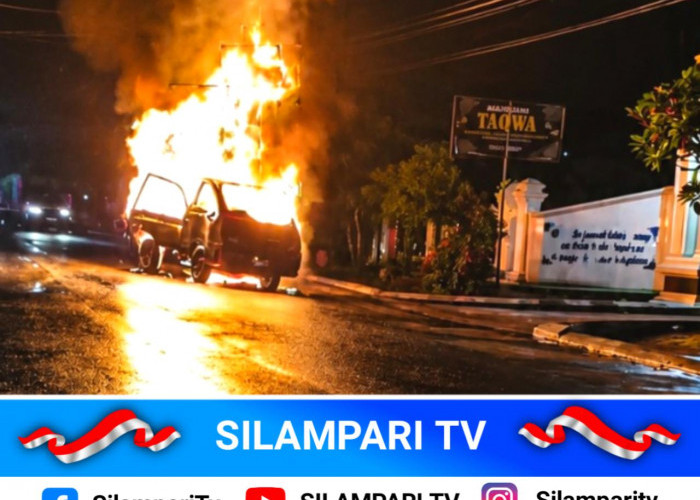 Heboh Mobil Terbakar di Depan Masjid At Taqwa Megang Sakti