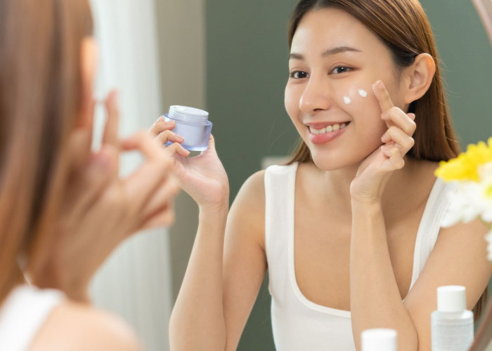 5 Tips Pakai Bedak Setelah Sunscreen, Wajib Pakai Spons