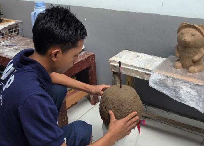 Warga Binaan Lapas Narkotika Muara Beliti Sulap Kardus Bekas Jadi Kerajinan Bernilai Ekonomi