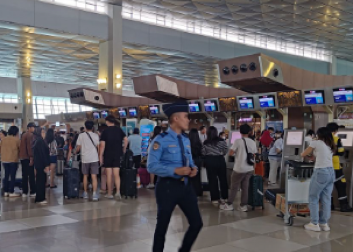 Gelombang Massa Pulang Lebaran: Rekam Penuh Penumpang di Bandara Soekarno-Hatta