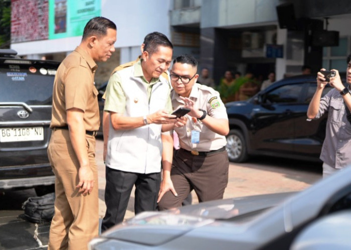 Wali Kota Palembang Temukan Kendaraan Nunggak Pajak Hingga 11 Tahun Saat Sidak Setda