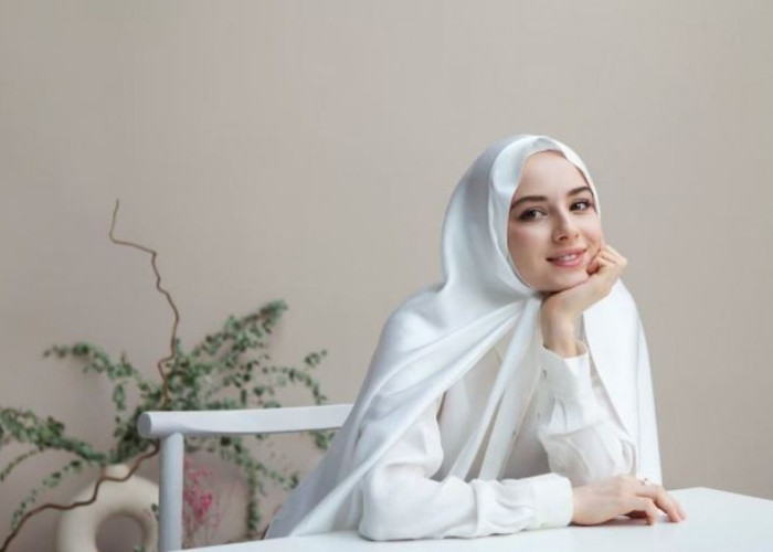 Memakai Hijab Seharian? Ini dia 3 Rekomendasi Shampoo Terbaik untuk Merawat Rambut
