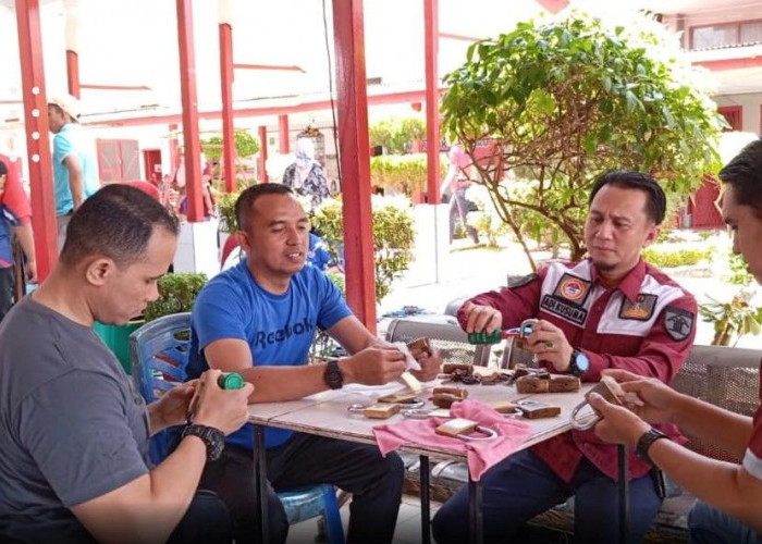 Lapas Lubuk Linggau Lakukan Perawatan Berkala dan Roling Kunci Gembok Kamar Hunian Warga Binaan