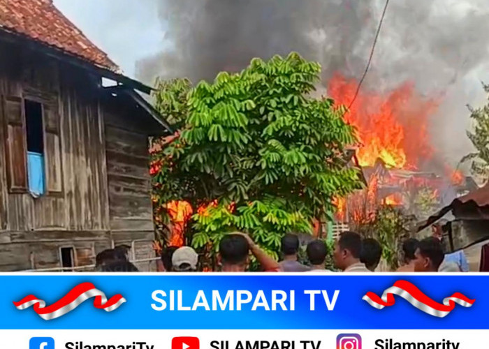 Kobaran Api Hanguskan Permukiman Warga di Air Balui Musi Banyuasin