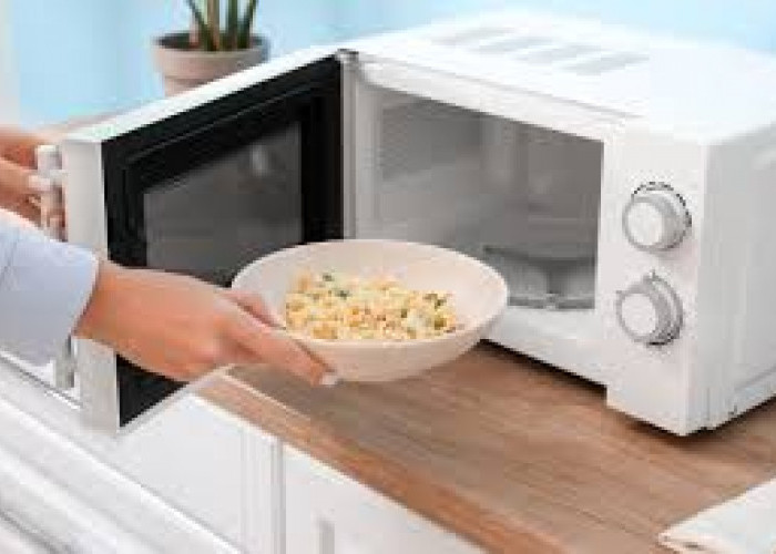 4 Wadah Makanan yang Tidak Boleh Dimasukkan ke Microwave