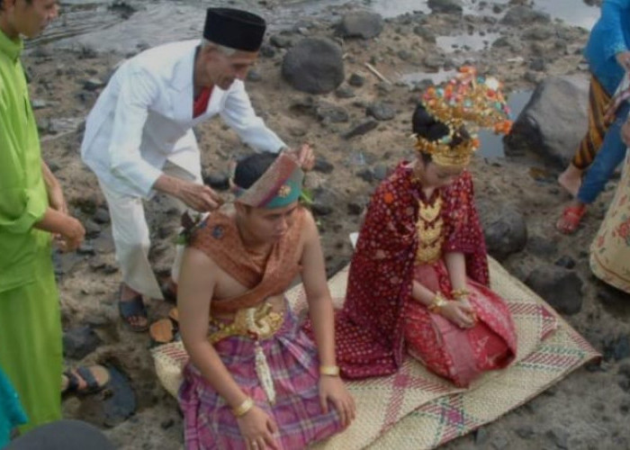 Unik Tradisi Mandi Kasai Dalam Pernikahan Bujang Gadis Sumatera Selatan, Yuk Simak!