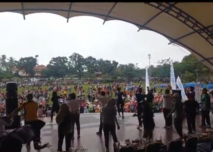 Senam Sehat Bersama Dalam Rangka Hut Linggau Pos Ke-23 di Taman Olahraga Silampari Lubuk Linggau