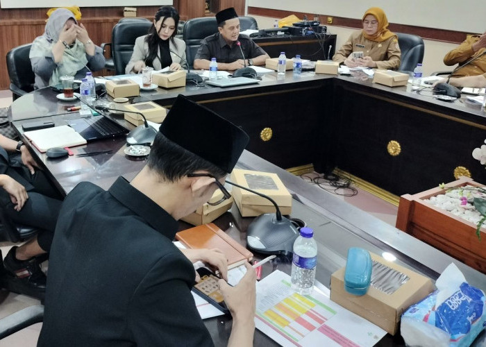 Viral Anggota DPRD Diduga Bermain Game Saat Rapat, DPRD Jember Siapkan Proses Etik dan Sanksi