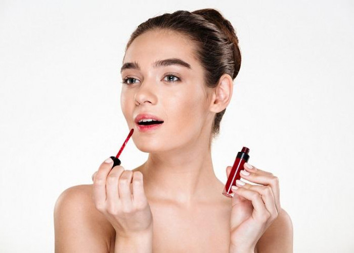 3 Rekomendasi Lip Stain Terbaik yang Fresh dan Awet Seharian, Cantik Anti Kering!