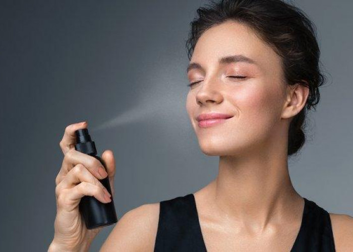 4 Kesalahan dalam Memakai Setting Spray yang Bikin Makeup Malah Luntur