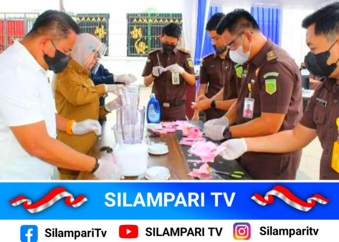 Kejari Lubuk Linggau Musnahkan Ratusan Gram Narkotika dan Barang Bukti Lainnya