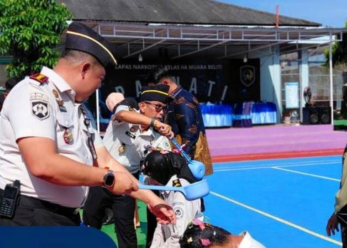 Penuh Makna dan Kebersamaan, Ritual Penyiraman Air Kembang Warnai Lapas Narkotika Muara Beliti