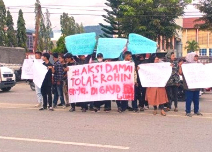 Aksi Demo Ratusan Mahasiswa dan Masyarakat Tolak Pengungsi Rohingya di Sabang