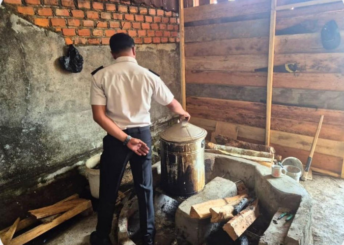 Dukung Kemandirian Masyarakat, Lapas Narkotika Kelas IIA Muara Beliti Tinjau Produksi Tempe Desa Binaan