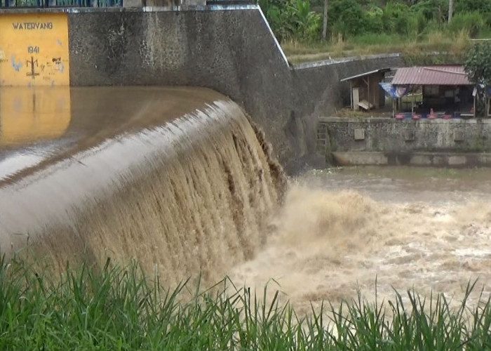 Debit Air Watervang Tinggi, Wisatawan Diminta Waspada