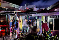 Dua Rumah Semi Permanen di Pasar Padang Ulak Tanding Ludes Terbakar, Api Berhasil Dipadamkan Tanpa Korban Jiwa