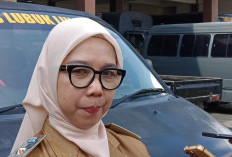 Kadinkes Lubuklinggau Marlinda Sari Lakukan Pemantauan Wisatawan Dibandara Cegah Flu Singapura 