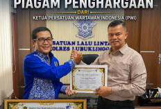 Kasat Lantas Polres Lubuk Linggau Desi Azhari Raih Penghargaan PWI sebagai Sahabat Pers