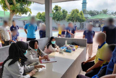Peduli Kesehatan Warga Binaan, Perawat Lapas Narkotika Kelas IIA Muara Beliti Turun Langsung Berikan Layanan P