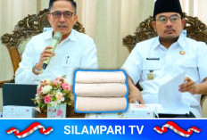 Jabatan Tak Kekal, Wali Kota Palembang Bagikan Kain Kafan ke Pejabat OPD