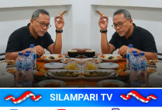 Di Tengah Bencana, Zulhas Santap Kuliner Aceh Sambil Hisap Cerutu