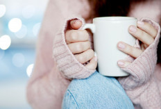 Air Hangat untuk Redakan Nyeri Haid Efektif atau Sekadar Kebiasaan? Ini Penjelasannya