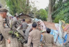 Satpol PP Tertibkan 6 Gubuk Liar di Lubuklinggau, Diduga Jadi Lokasi Praktik Prostitusi
