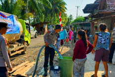 Kemarau Keringkan Sumber Air, Polres Musi Rawas Distribusikan 5.000 Liter Air