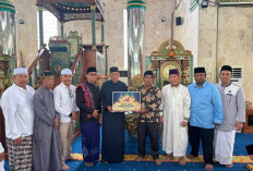 Jamaah Masjid Agung Lubuklinggau Salurkan Donasi Rp16,2 Juta untuk Korban Kebakaran Jawa Kanan SS