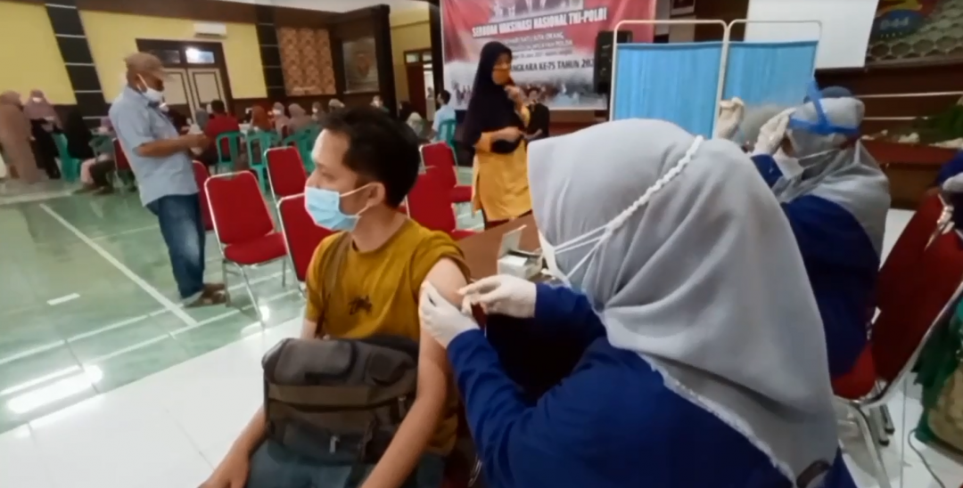 Pedagang Masker Memenuhi Jalan Protokol