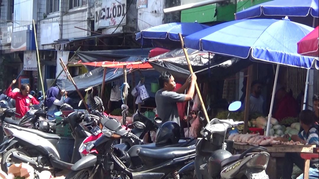 Minyak Goreng Masih di Buru Warga