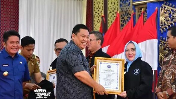 Bupati Musi Rawas Menerima Penghargaan dari BNN RI