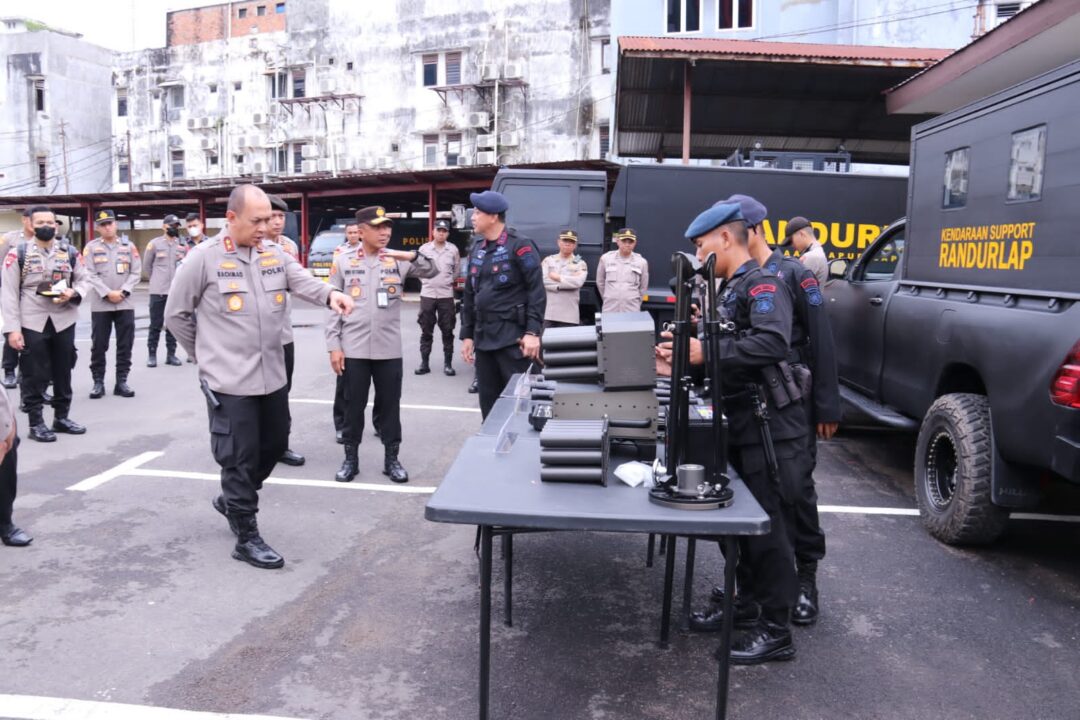 Polda Sumatera Selatan Terjunkan Puluhan Personel Tim SAR Brimob dan Randurlap ke Lokasi Banjir Bandang