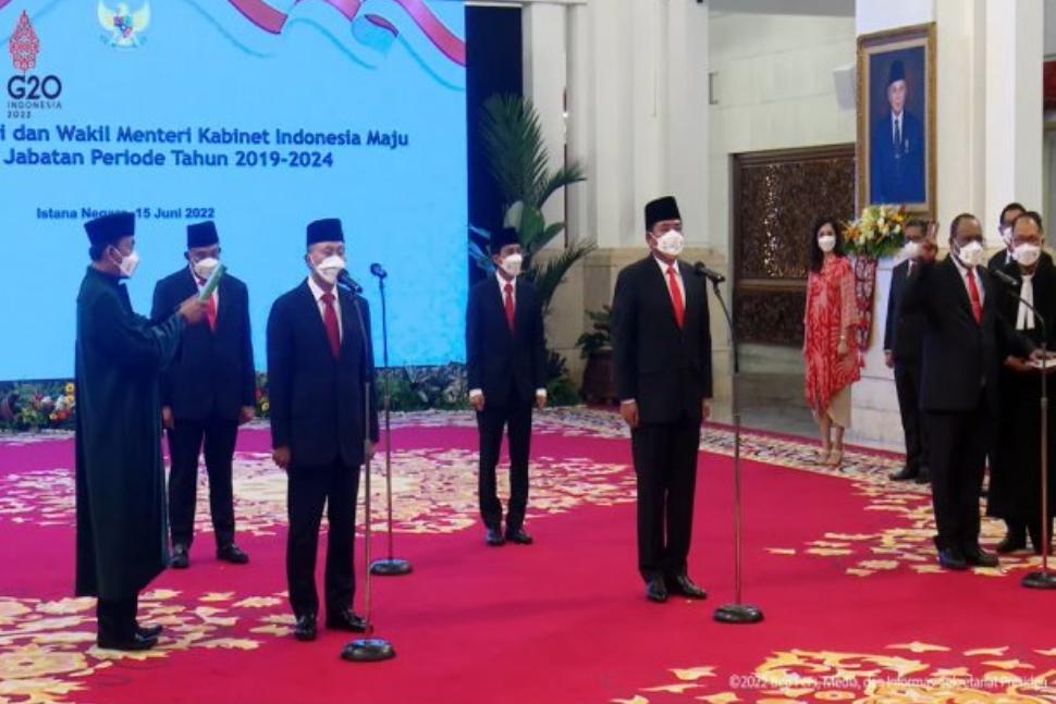 Jokowi Resmi Umumkan Dua Menteri dan Tiga Wamen Baru