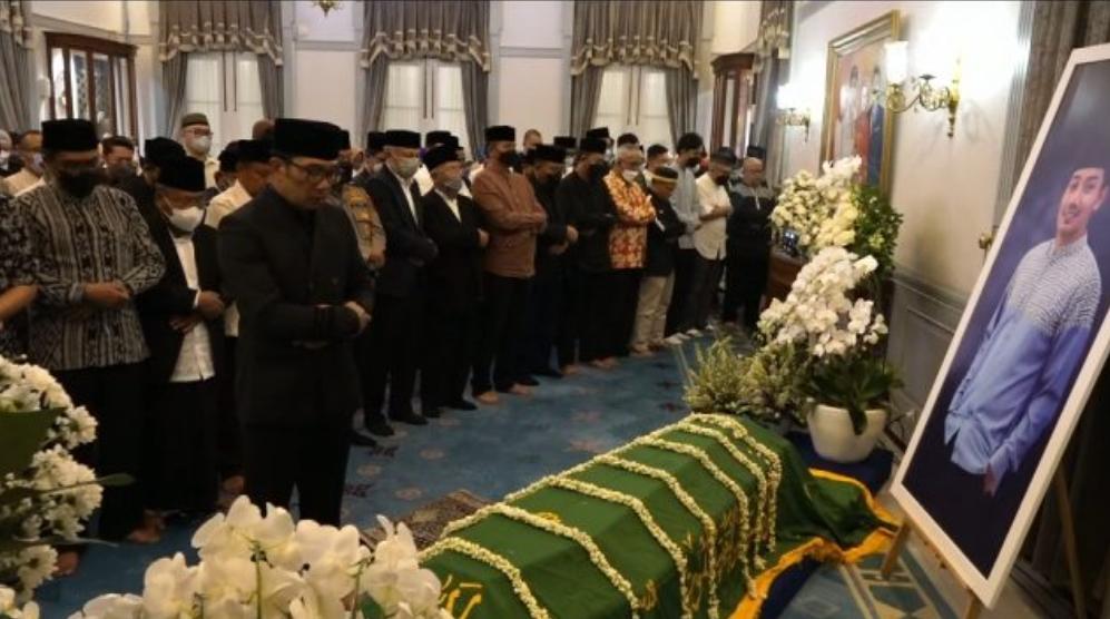 Tegar, Ridwan Kamil Imami Salat Jenazah Putra Sulungnya