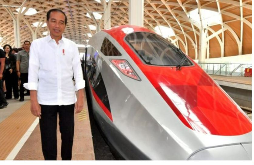 Jokowi Berencana Melobi China untuk Melanjutkan Proyek Kereta Cepat hingga Surabaya.