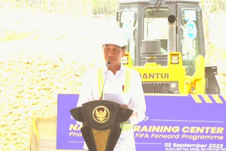 Jokowi menjelaskan Fasilitas Pusat Latihan Sepak Bola IKN, Terdapat delapan Lapangan dan Asrama