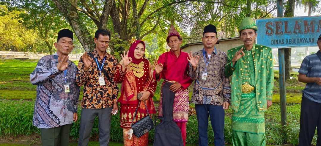 Cinta Seni Lokal, Kades Sumber Asri Bawa Gitar Tunggal Go Regional