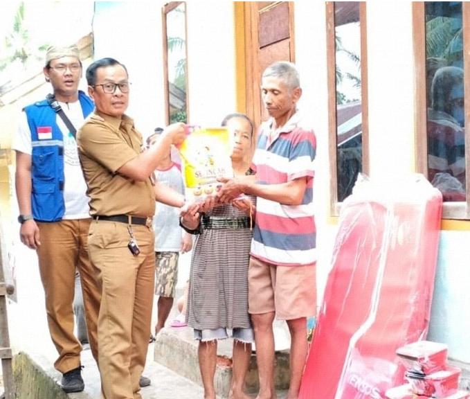 Kamar Suci Roboh Diterjang Angin Kencang