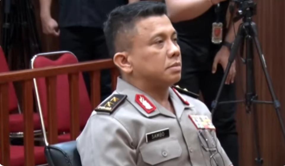 Ekpresi Ferdy Sambo Hadiri Sidang Kode Etik Curi Perhatian