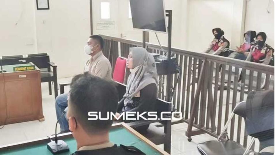 Sungguh Terlalu, Guru dan Penjaga Mess Selingkuh