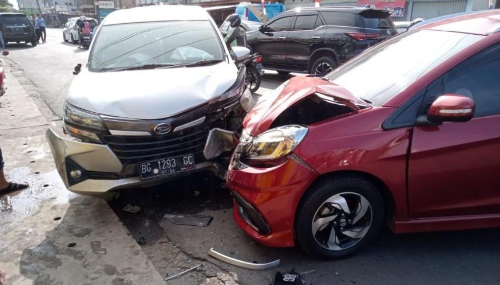 Begini Kondisi Mobil Stafsus Bupati Mura Tabrakan Beruntun