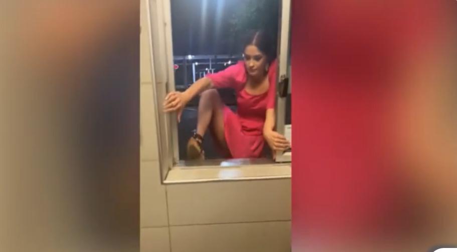 Aksi Nekat Wanita Lompat Masuk Lewat Jendela Drive Thru