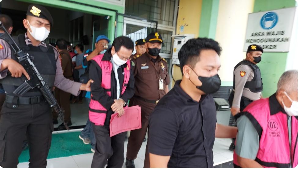 Kenakan Rompi Pink, Sekda Benteng Ditahan Jaksa