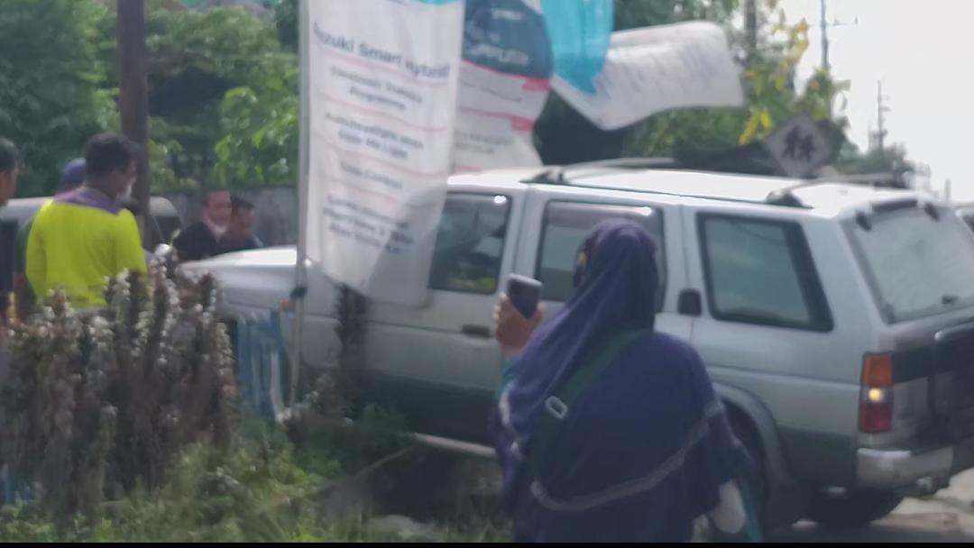 Pagar Kantor PT Thamrin Brothers Hancur, Terano Tabrak Buntut Angkot