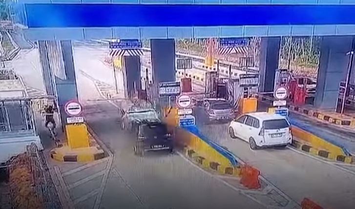 Kecelakaan Tol Prabumulih, Livina Hantam Grand Max