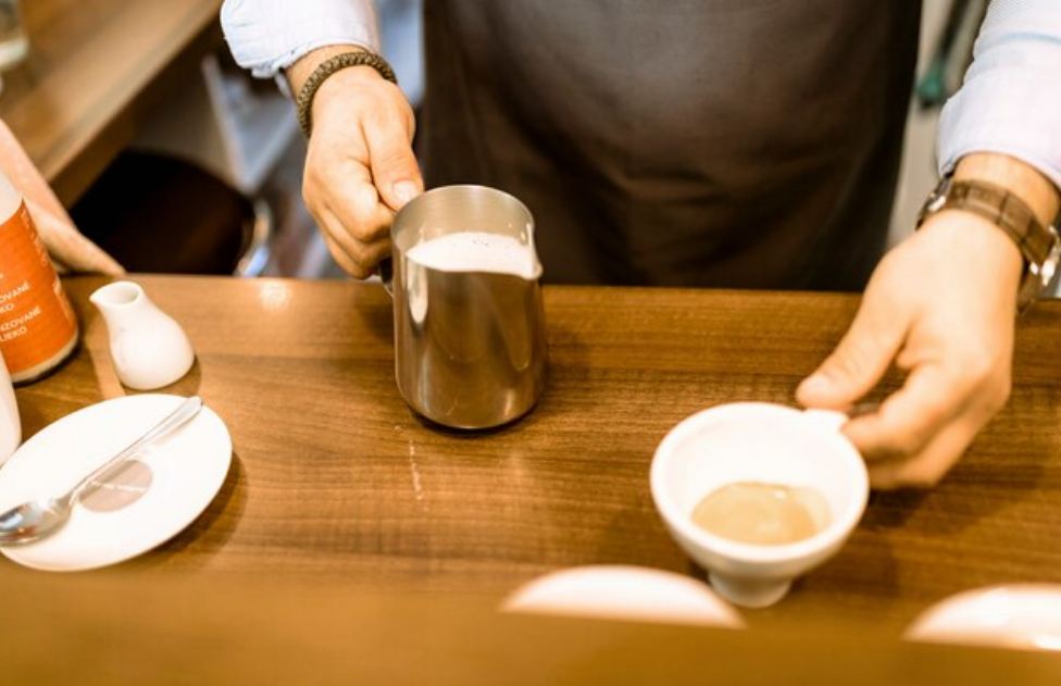 Punya Perut Sensitif? Ini Tips Aman Menikmati Kopi