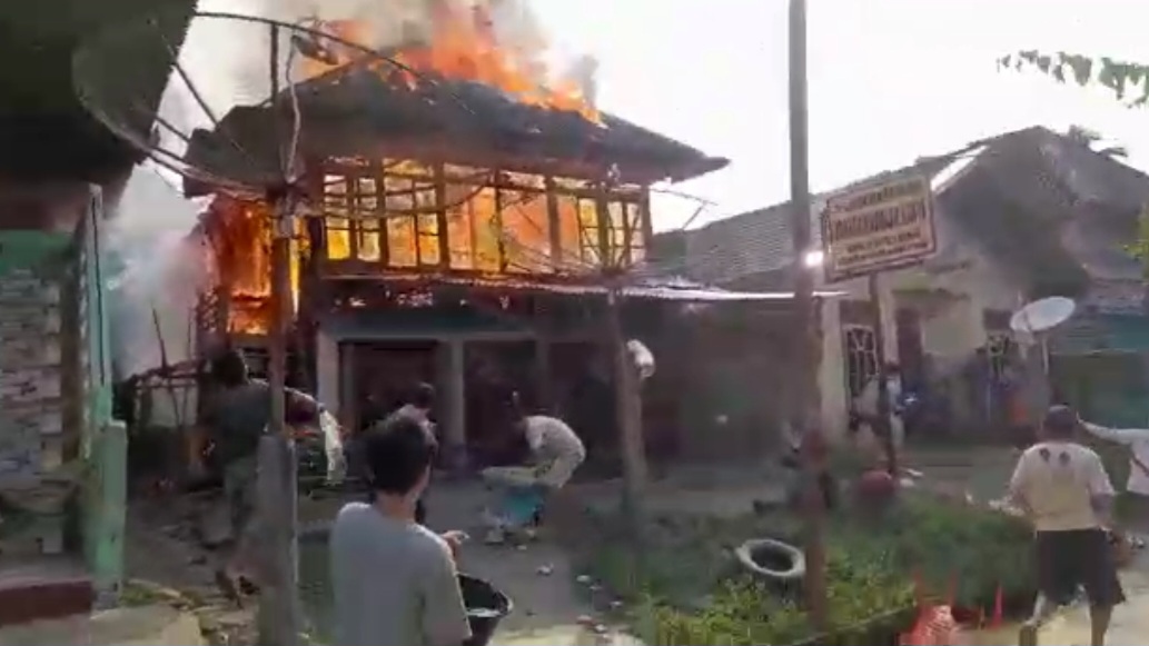 Rumah Panggung di Muratara Terbakar, Penghuni Rumah Histeris